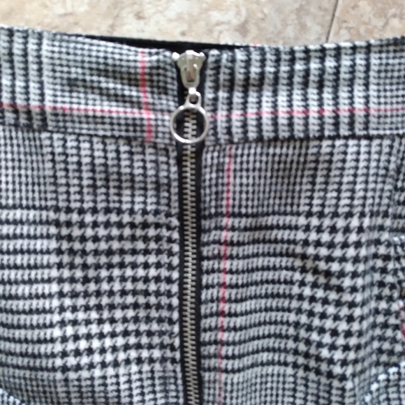 Topshop Wool blend plaid mini skirt, size 6 - Picture 3 of 8